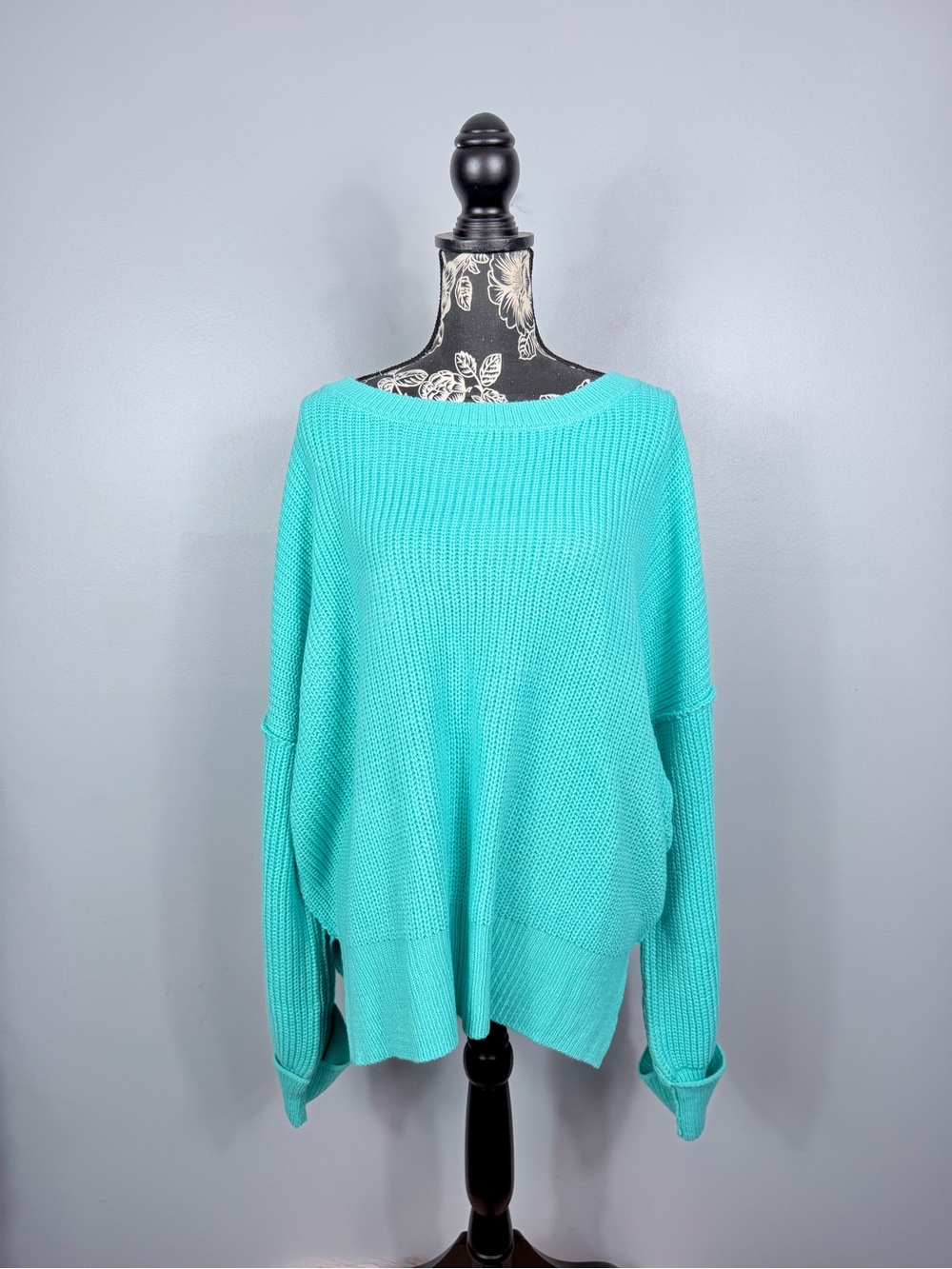 NWT Listicle aqua bloom/turquoise blue oversize long sleeve sweater size large